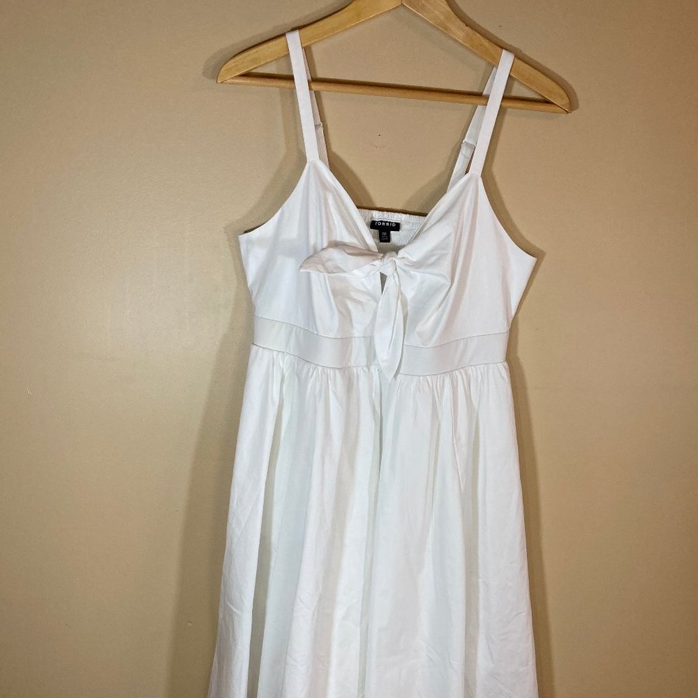 NWOT Torrid, White Cotton Dress with Pockets and Tie front, Size 00 (M/L)